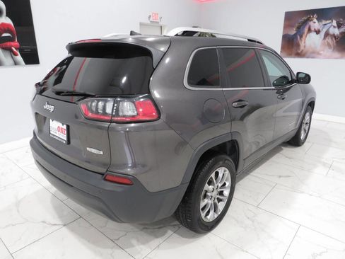 Used 2019 Jeep Cherokee Latitude Plus FWD image 3