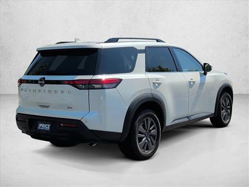 Used 2024 Nissan Pathfinder SV FWD image 5