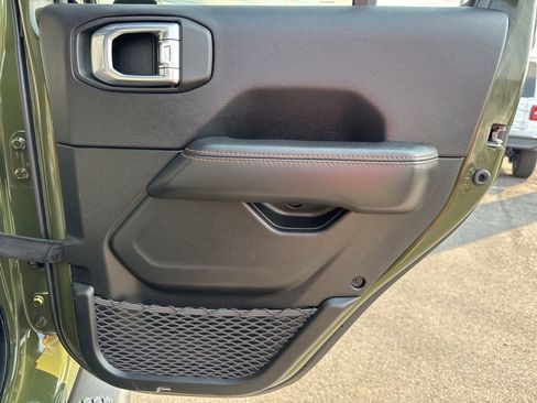 Used 2022 Jeep Gladiator Mojave w/ Cold Weather Group image 17