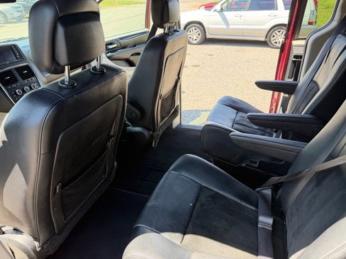 Used 2019 Dodge Grand Caravan SXT FWD image 25