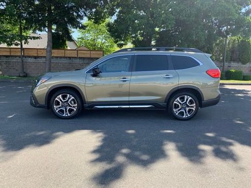 Used 2025 Subaru Ascent Touring AWD/4WD image 2