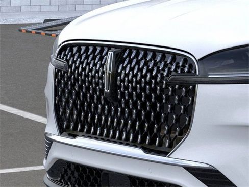New 2026 Lincoln Aviator Premiere image 17