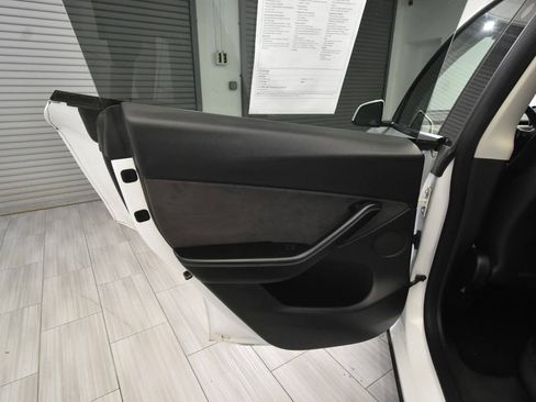 Used 2022 Tesla Model Y Long Range AWD/4WD image 16