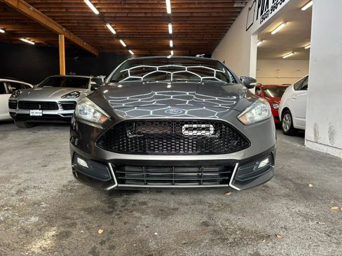 Used 2018 Ford Focus ST FWD image 3