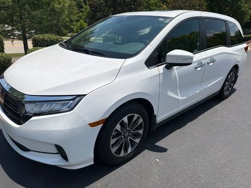 Used 2024 Honda Odyssey EX-L image 2