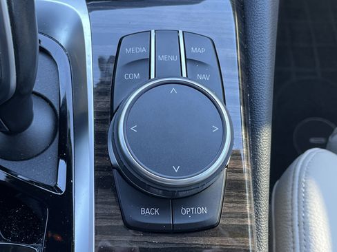 Used 2021 BMW 530i w/ Premium Package image 8