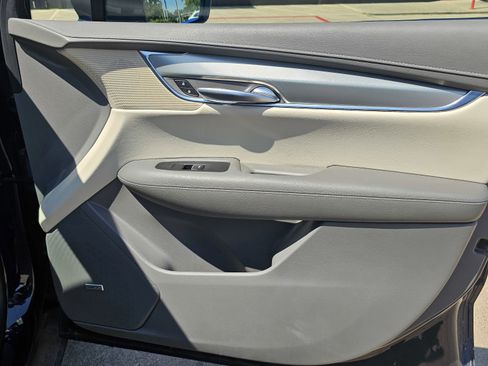 Used 2017 Cadillac XT5 Luxury w/ Driver Awareness Package image 31