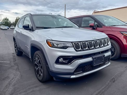 Used 2025 Jeep Compass Limited AWD/4WD image 2