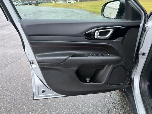 Used 2024 Jeep Compass Trailhawk image 11