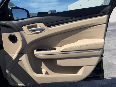 Used 2014 Chrysler 300 RWD image 16
