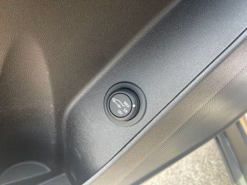 Used 2018 Chevrolet Equinox LT FWD image 6