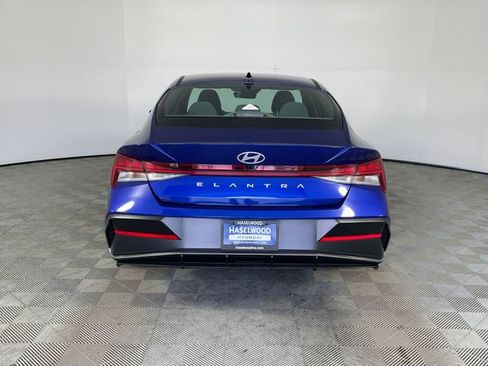 Certified 2025 Hyundai Elantra SEL image 25
