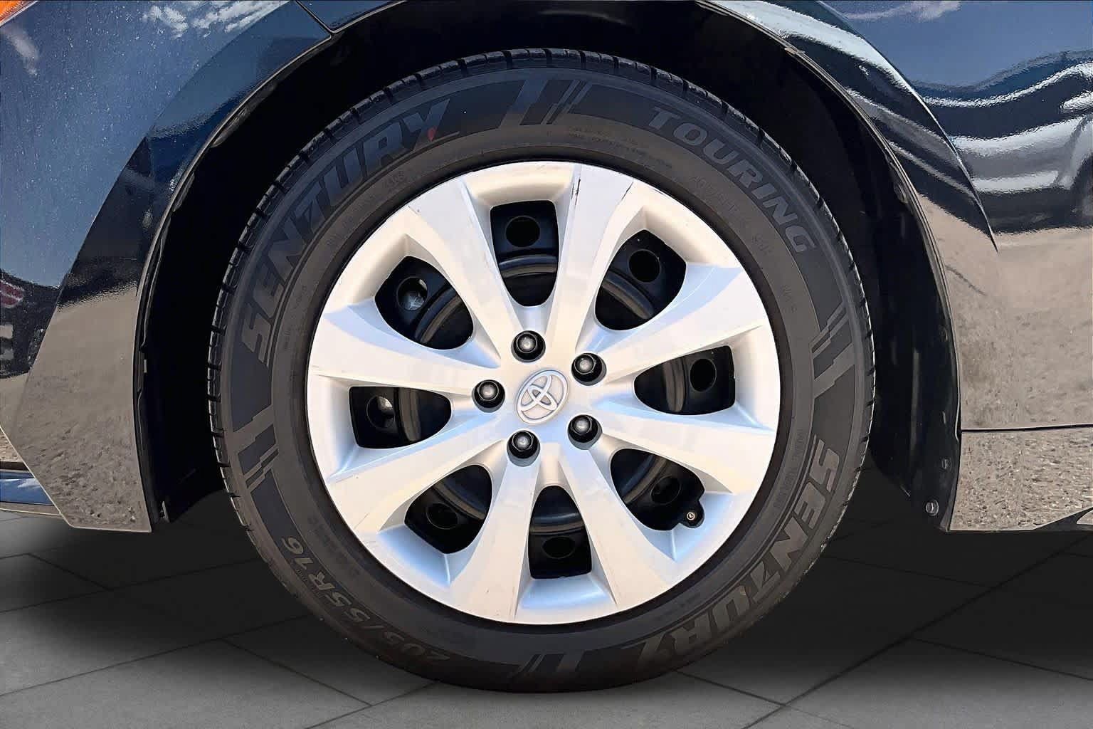 Used 2024 Toyota Corolla LE FWD image 11