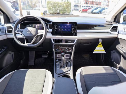 New 2026 Volkswagen Taos SE FWD image 15