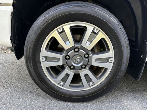 Used 2019 Toyota Tundra Platinum AWD/4WD image 26