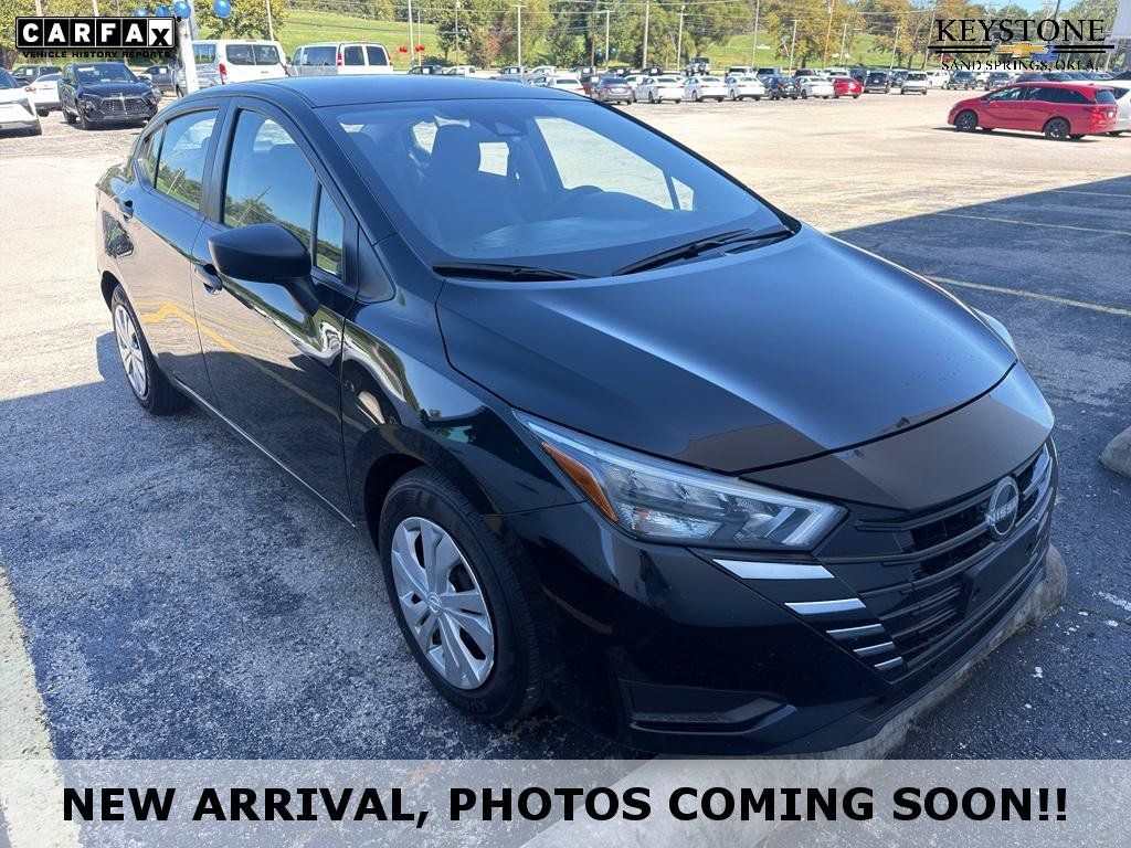 Used 2025 Nissan Versa S FWD image 1