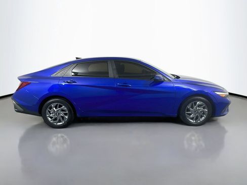 Used 2024 Hyundai Elantra SEL FWD image 4
