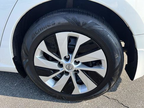 Certified 2024 Nissan Altima 2.5 S FWD image 10