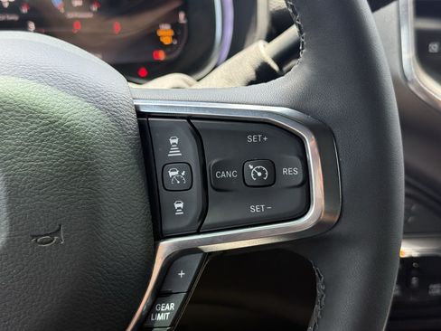 Used 2025 RAM 2500 Laramie AWD/4WD image 18