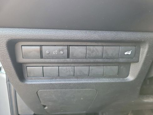 Used 2024 Mitsubishi Outlander SE image 19