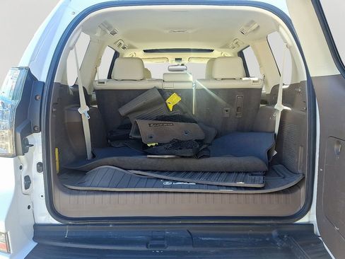 Used 2019 Lexus GX 460 Premium w/ Premium Package image 30