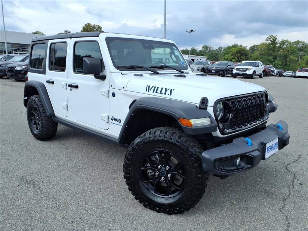 Used 2024 Jeep Wrangler Unlimited AWD/4WD image 2