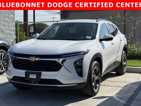 Used 2024 Chevrolet Trax LT w/ Driver Confidence Package FWD image 11