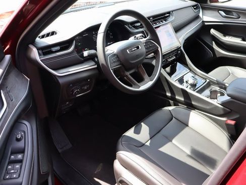 New 2025 Jeep Grand Cherokee Limited 4xe image 9