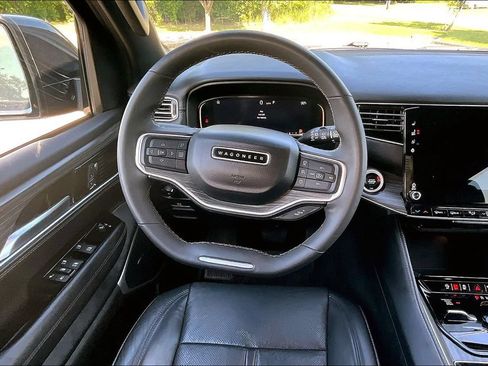 Used 2024 Jeep Wagoneer L Series II w/ Flexible Seating Group AWD/4WD image 5
