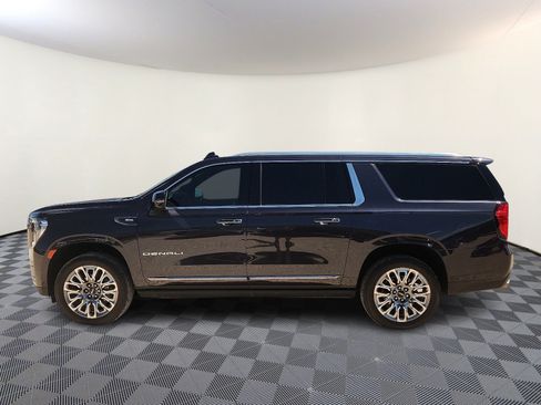 Used 2024 GMC Yukon XL Denali AWD/4WD image 2