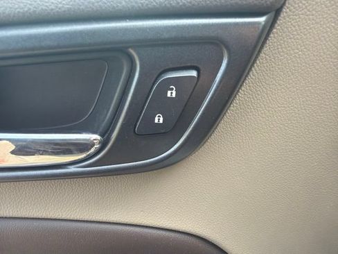 Used 2017 Chevrolet Tahoe Premier AWD/4WD image 34
