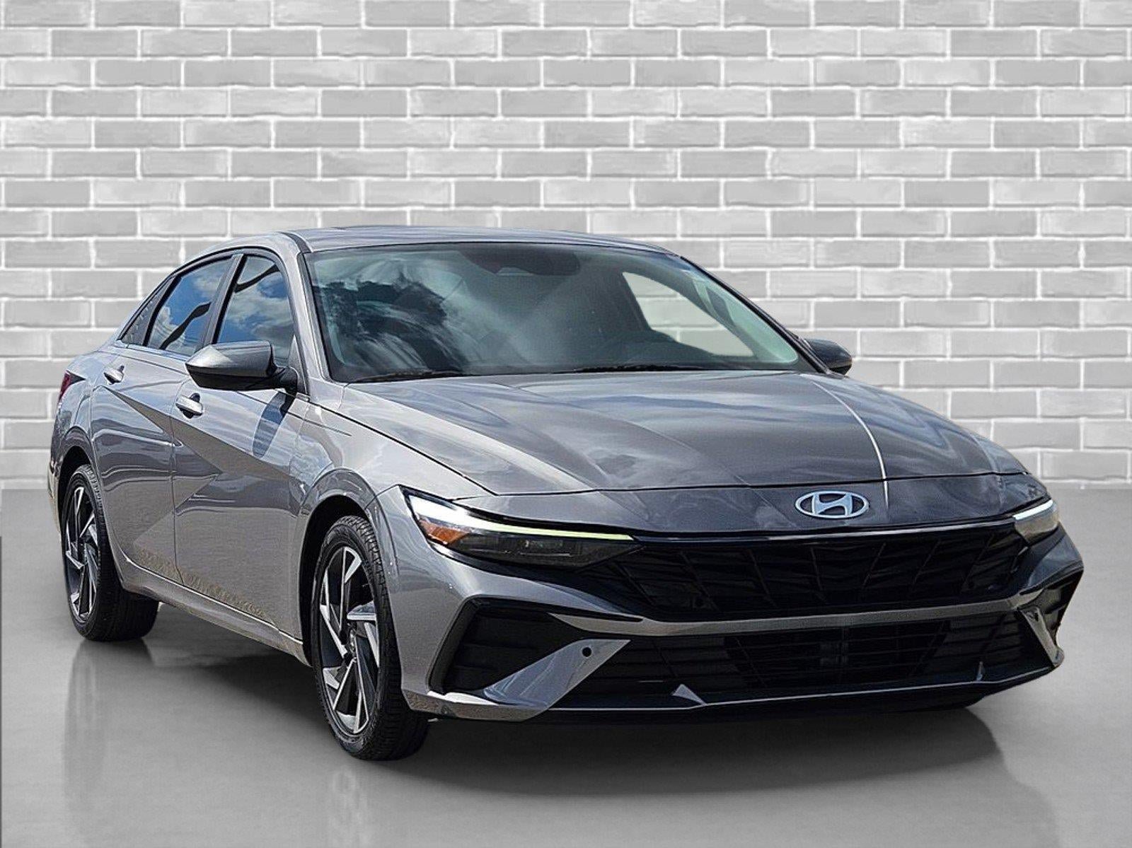 Used 2024 Hyundai Elantra SEL w/ Convenience Package FWD image 3