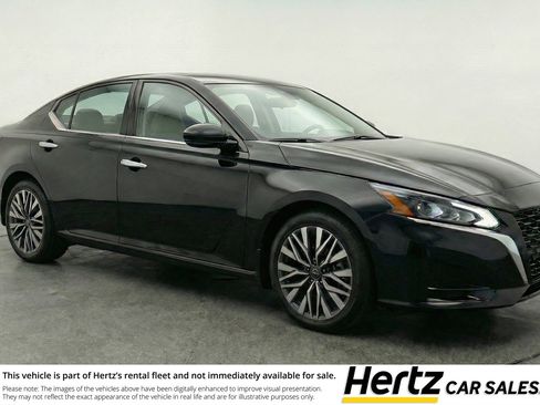 Used 2025 Nissan Altima 2.5 SV FWD image 1
