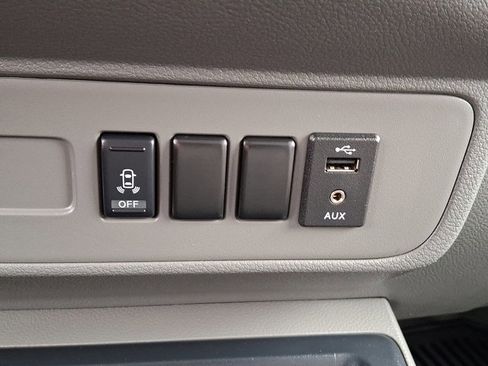 Used 2021 Nissan NV 2500 SV image 22