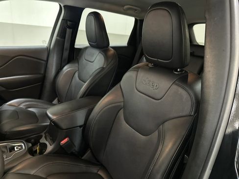 Used 2022 Jeep Cherokee Latitude Lux w/ Mopar Interior Package image 13