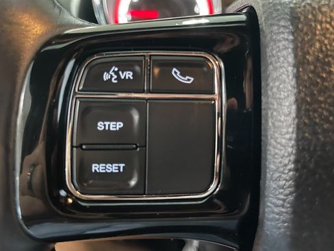 Used 2018 Dodge Grand Caravan SE FWD image 11