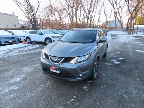 Used 2018 Nissan Rogue Sport SL w/ SL Premium Package image 1