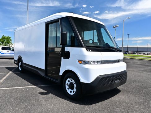 Used 2024 Chevrolet Brightdrop 600 w/ Commercial Equipment Package AWD/4WD image 2