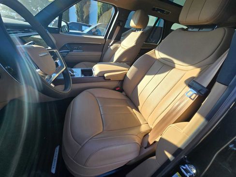 Used 2025 Land Rover Range Rover SE image 25