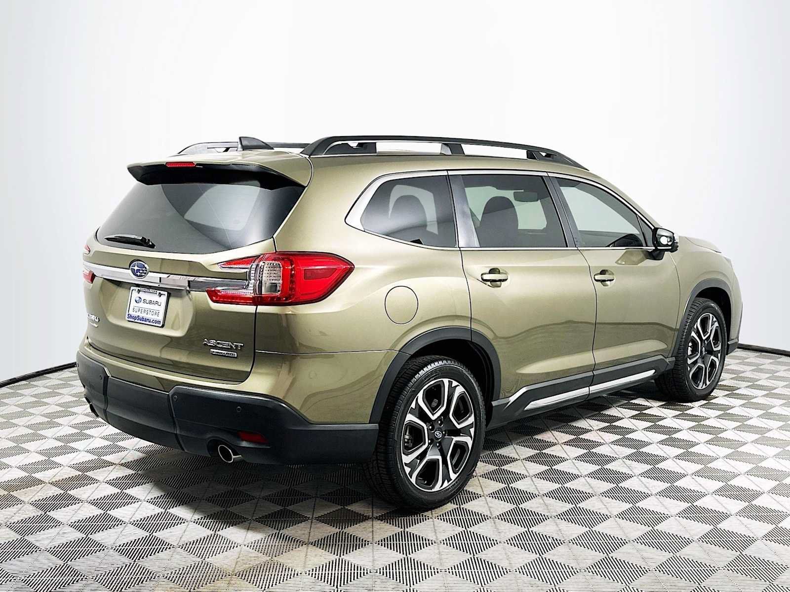 Used 2023 Subaru Ascent Limited w/ Technology Package AWD/4WD image 7
