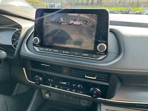 Used 2025 Nissan Rogue SV image 9