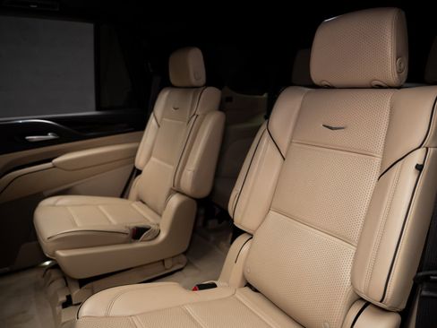 Used 2024 Cadillac Escalade Premium Luxury AWD/4WD image 69