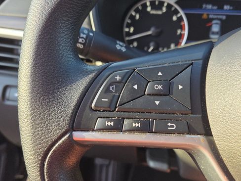 Used 2025 Nissan Altima 2.5 SV FWD image 24