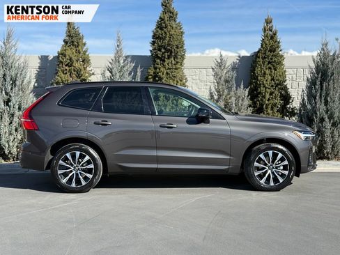 Used 2025 Volvo XC60 B5 Core image 11