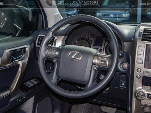 Used 2017 Lexus GX 460 w/ Navigation Package image 23