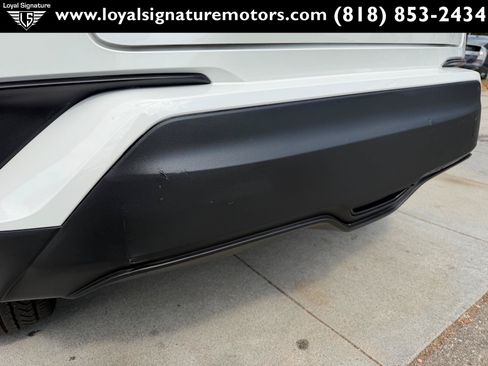 Used 2019 Toyota C-HR XLE FWD image 10