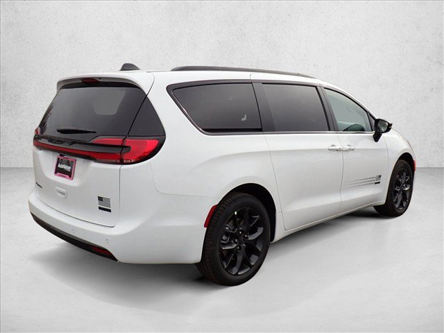 New 2027 Chrysler Pacifica Select AWD/4WD image 4