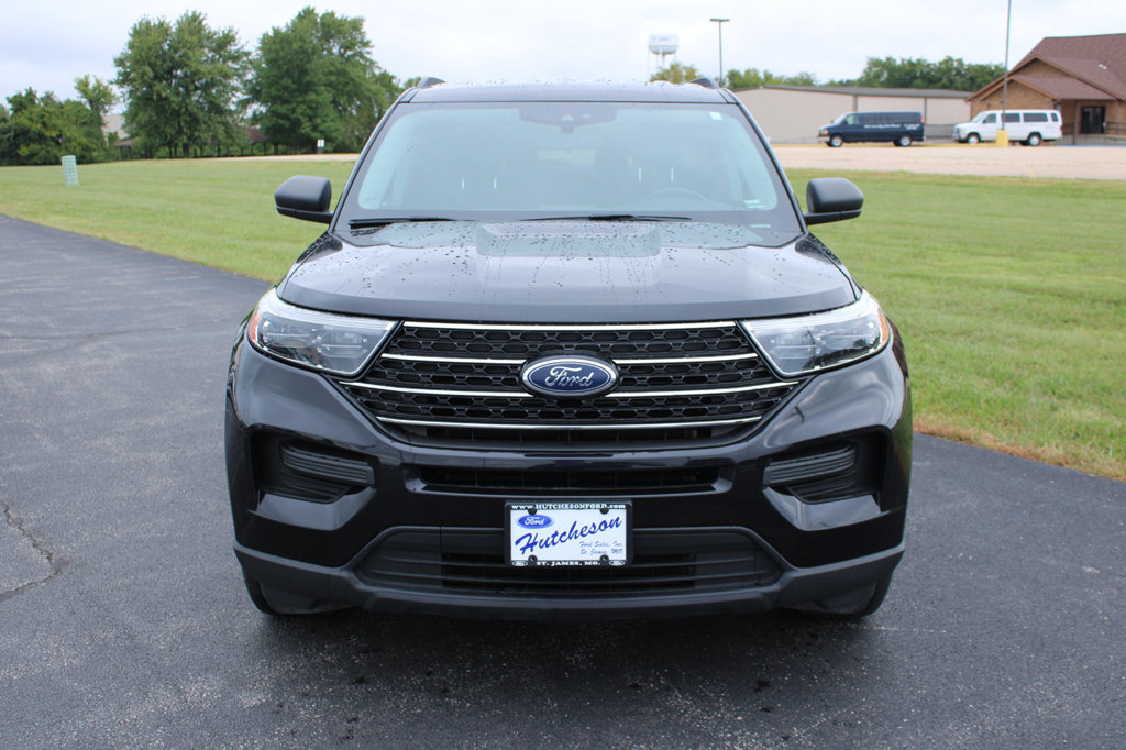 Used 2021 Ford Explorer XLT AWD/4WD image 2