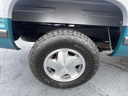 Used 1993 GMC Sierra 1500 4x4 Regular Cab image 12