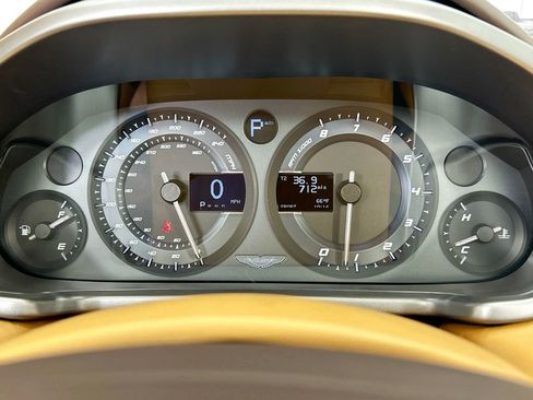 Used 2017 Aston Martin Vanquish Volante image 30